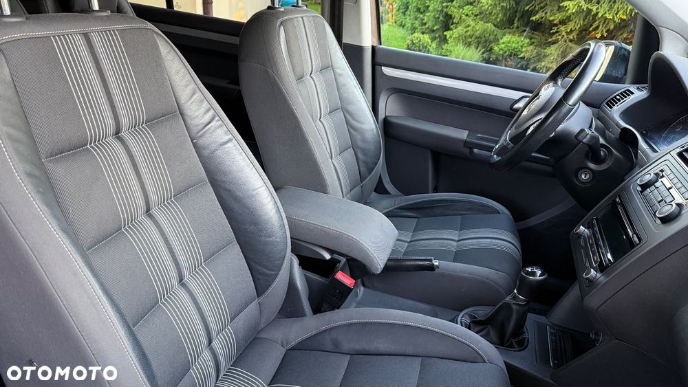 Volkswagen Touran 2.0 TDI DPF STYLE - 33