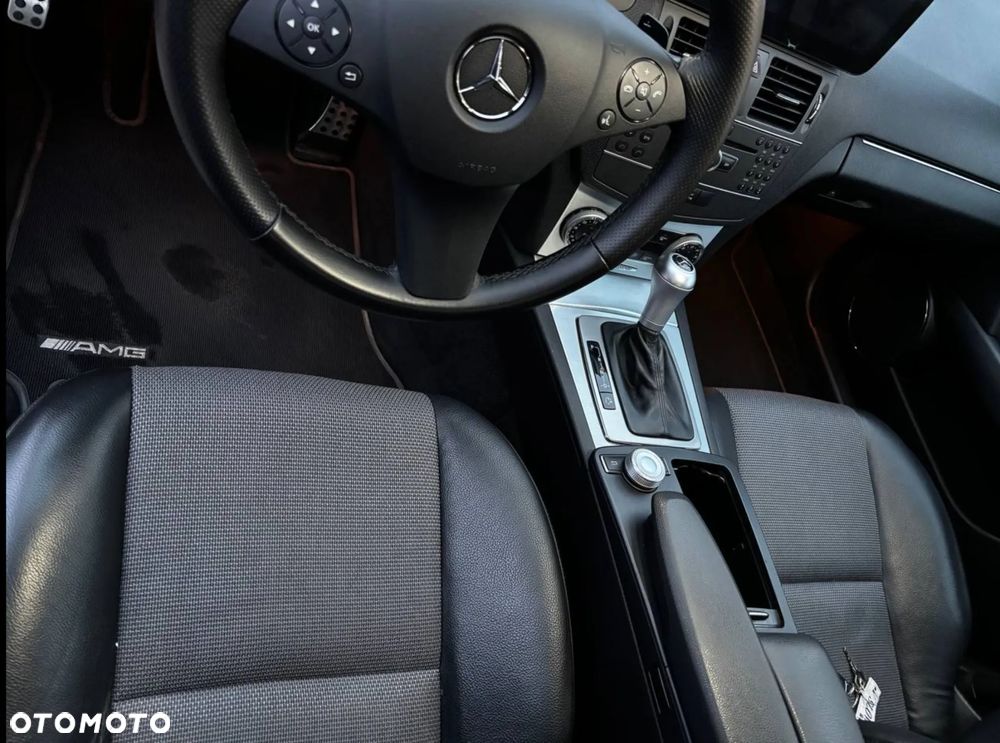 Mercedes-Benz Klasa C 180 CGI Automatik BlueEFFICIENCY Avantgarde - 19