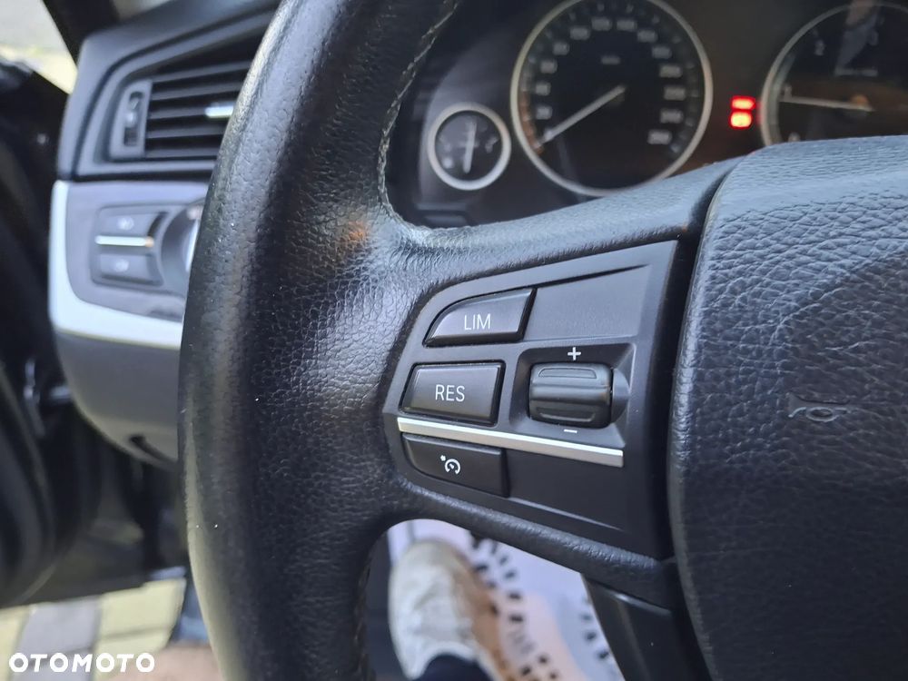 BMW Seria 5 520d - 25