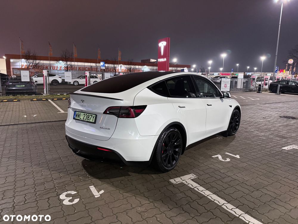 Tesla Y Performance AWD - 2