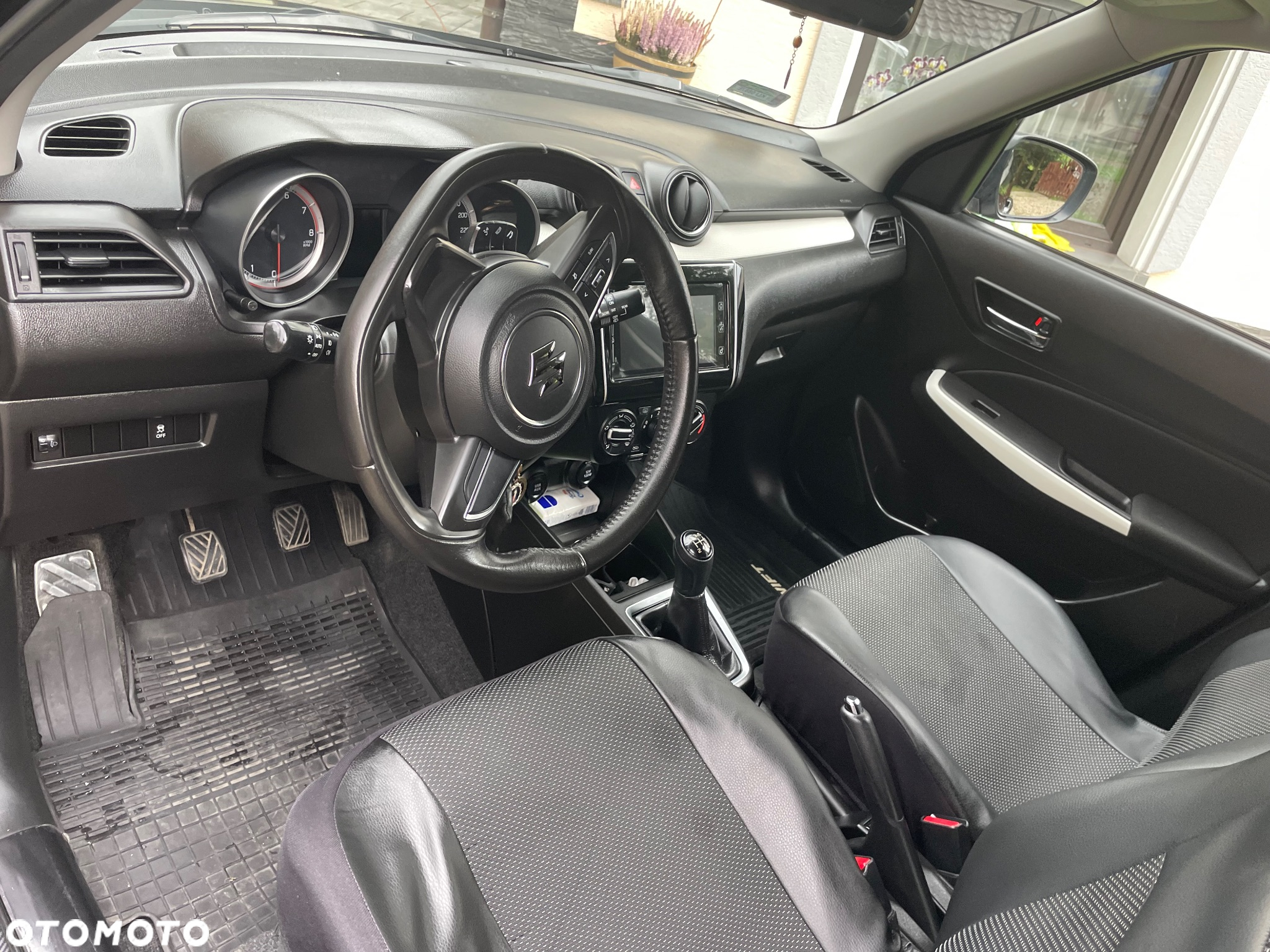 Suzuki Swift 1.0 T Premium Plus - 22