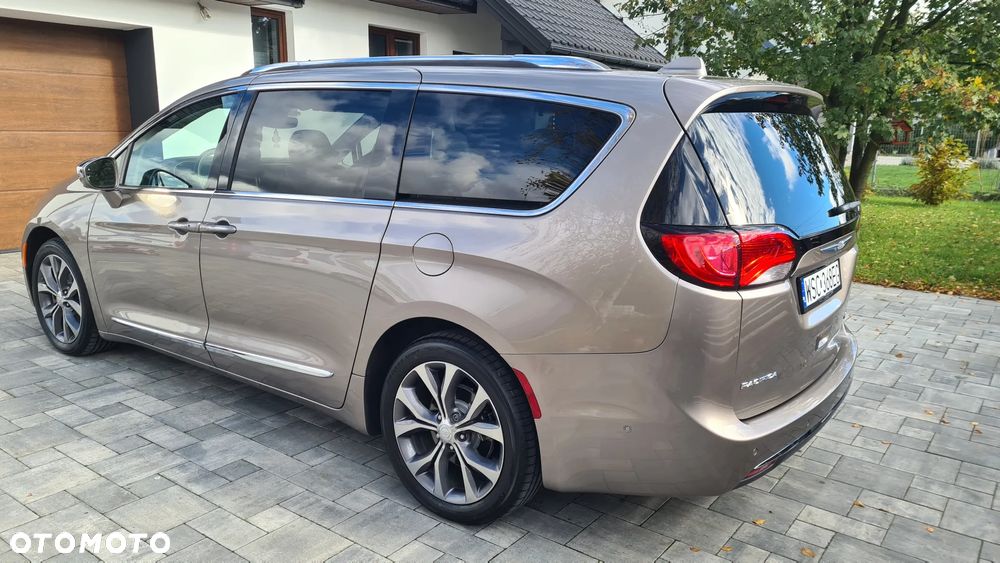 Chrysler Pacifica - 5