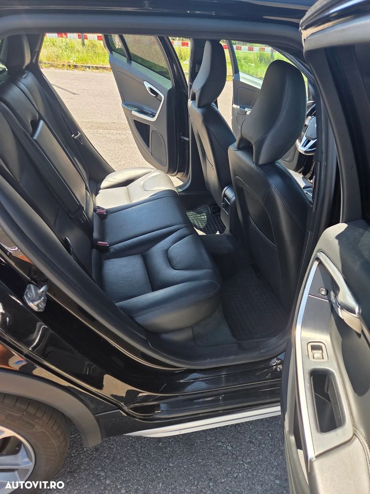 Volvo V60 D4 Summum - 9