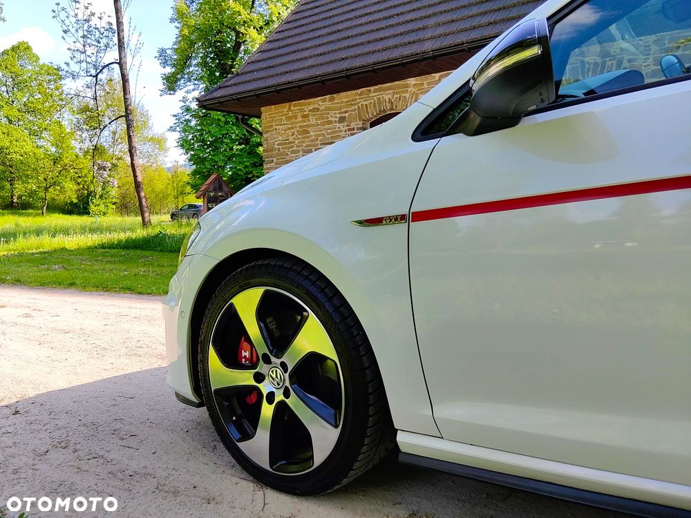 Volkswagen Golf - 6