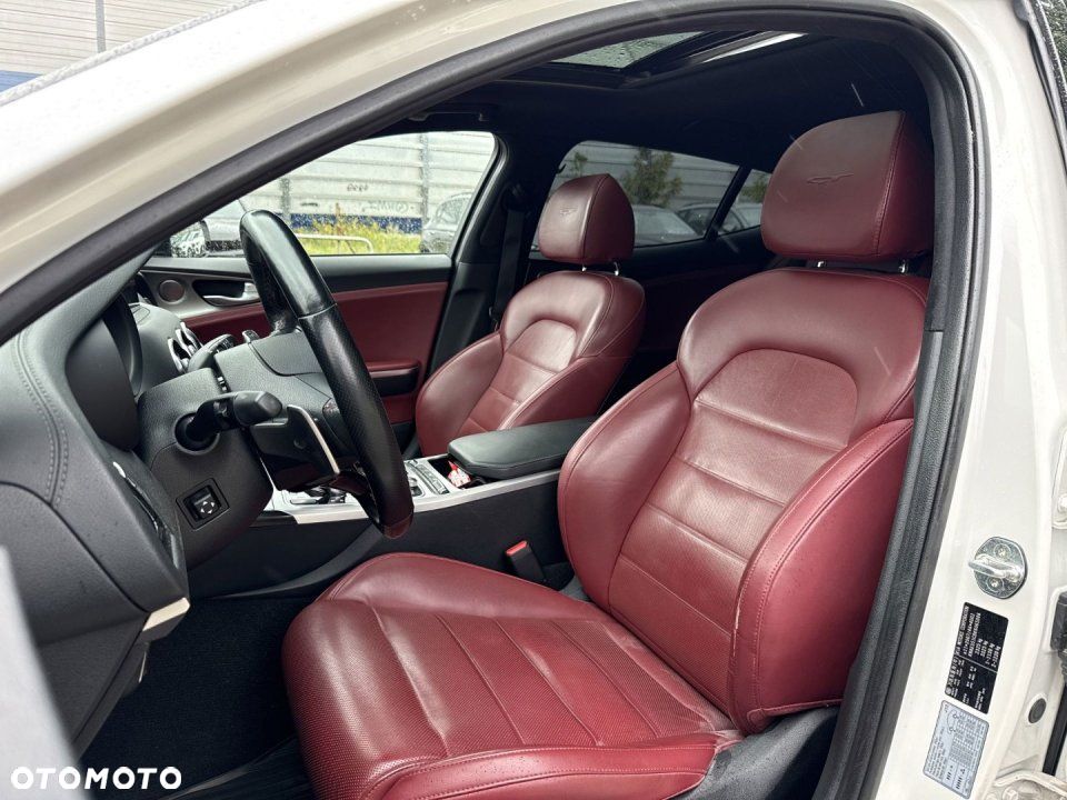 Kia Stinger - 11