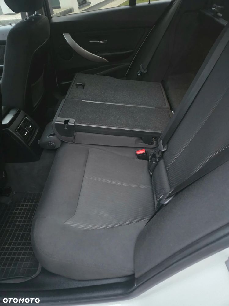 BMW Seria 3 318d Sport Line Shadow - 29