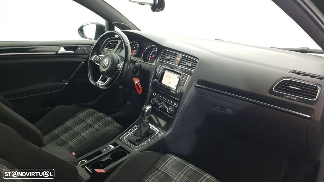 VW Golf 2.0 TDi GTD DSG - 35
