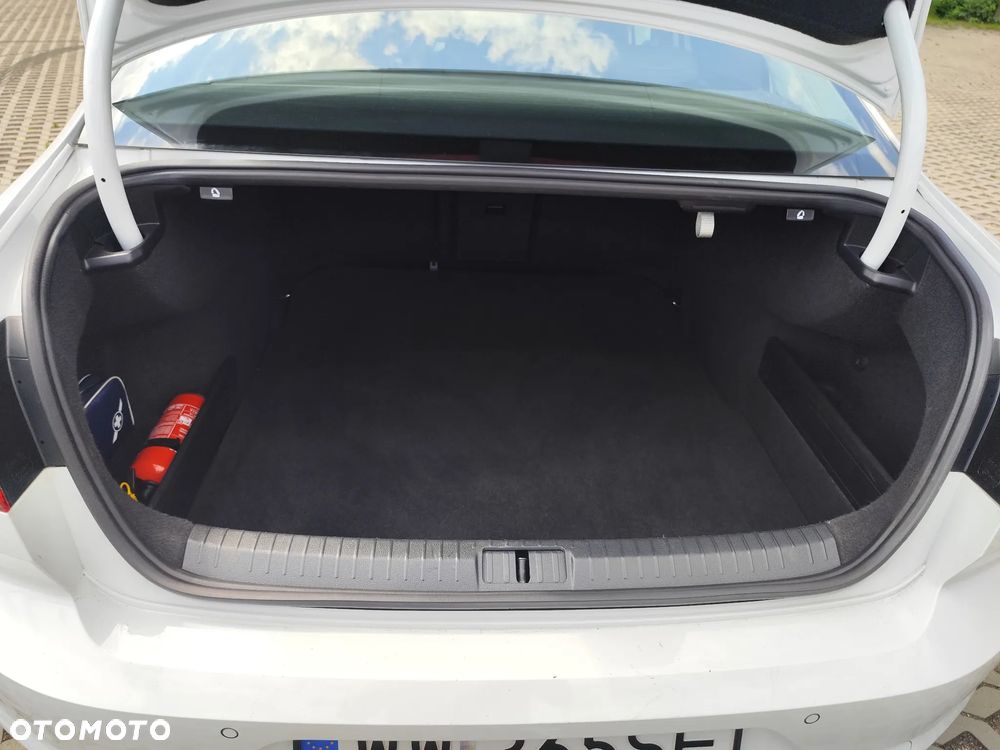 Volkswagen Passat 2.0 TDI EVO Business - 17