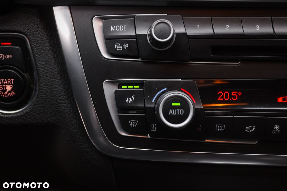 BMW Seria 3 320d xDrive Luxury Line - 28