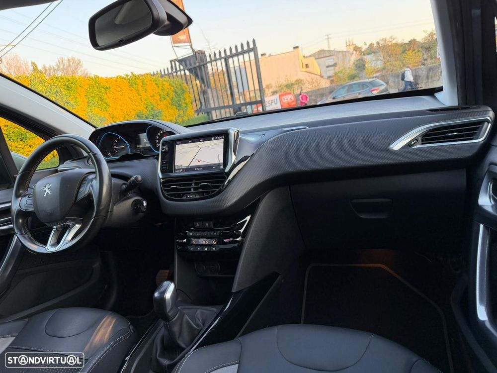 Peugeot 2008 1.2 PureTech Allure - 9