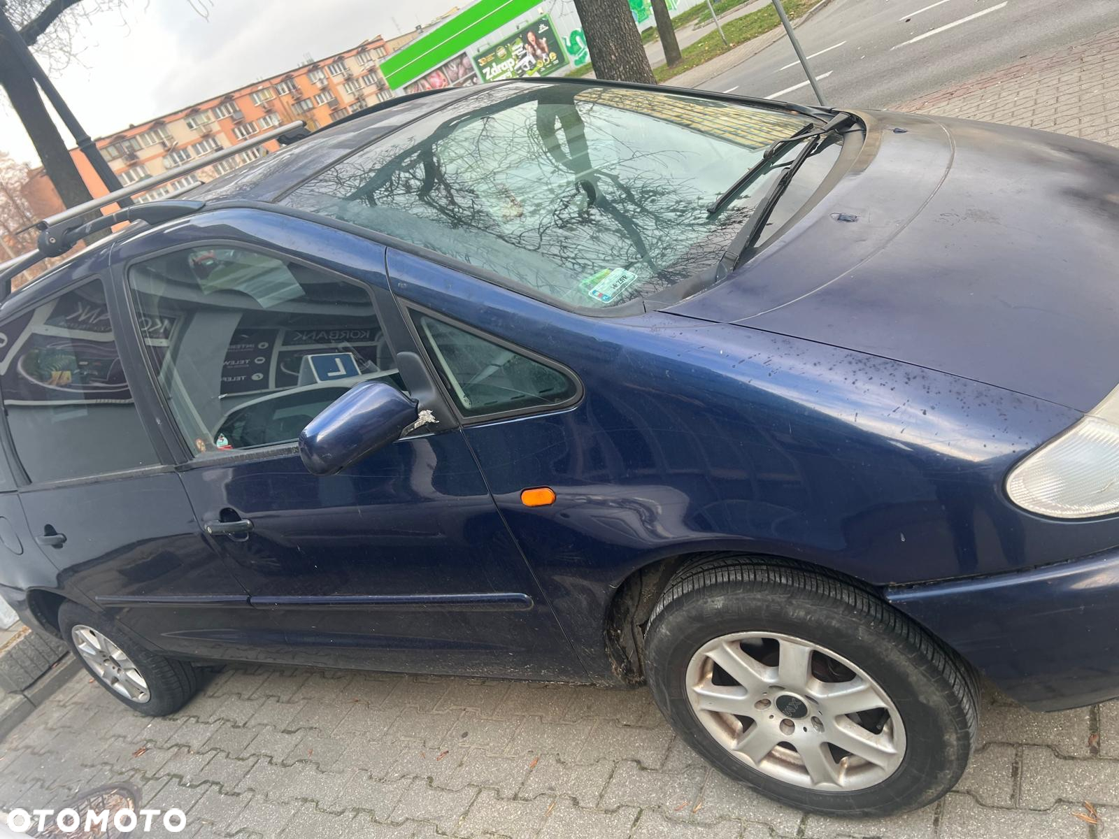 Volkswagen Sharan 1.9 TDI Comfortline - 4