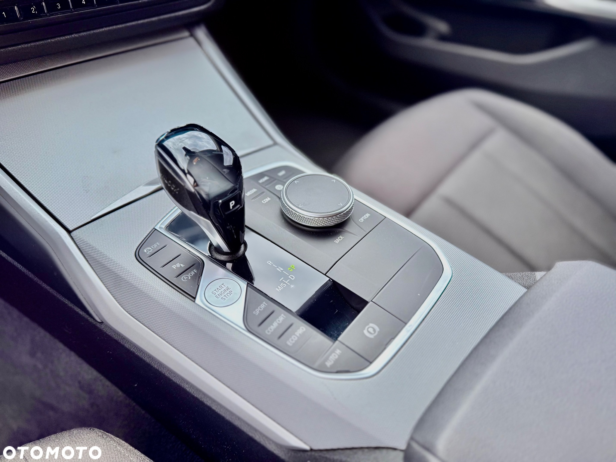 BMW Seria 3 318d Touring Advantage - 17
