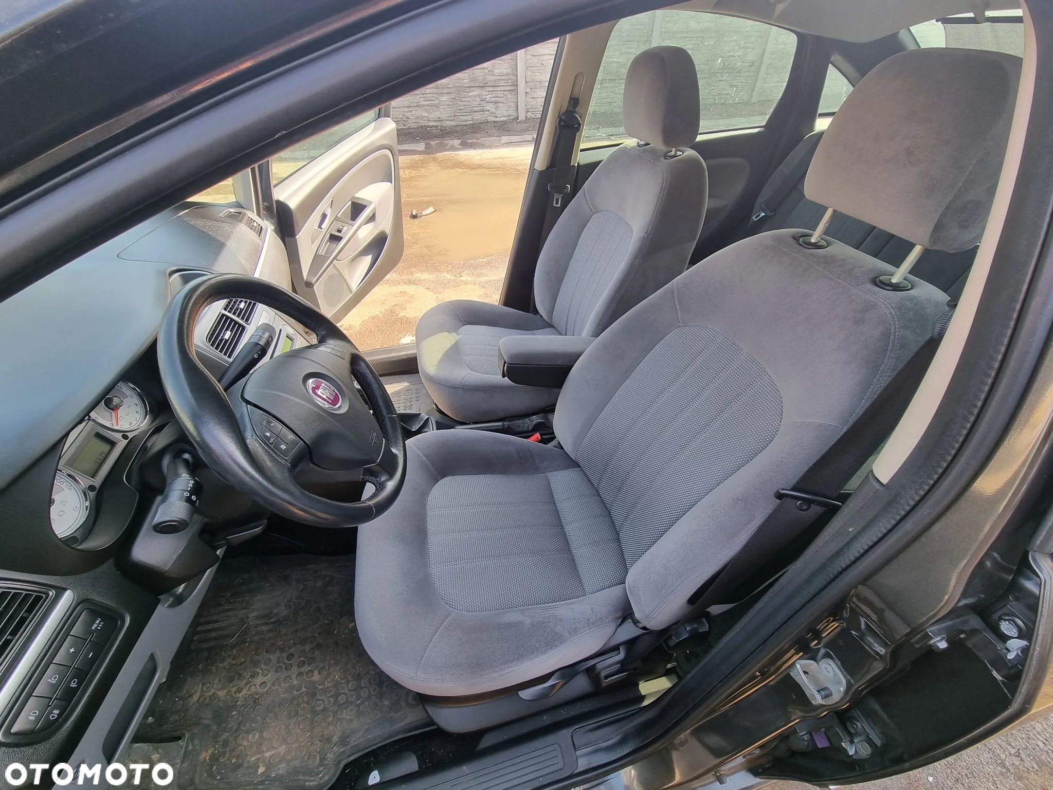 FIAT LINEA 07-15 2009 r. SEDAN fotel kierowcy i pasażera + kanapa tylna * - 1