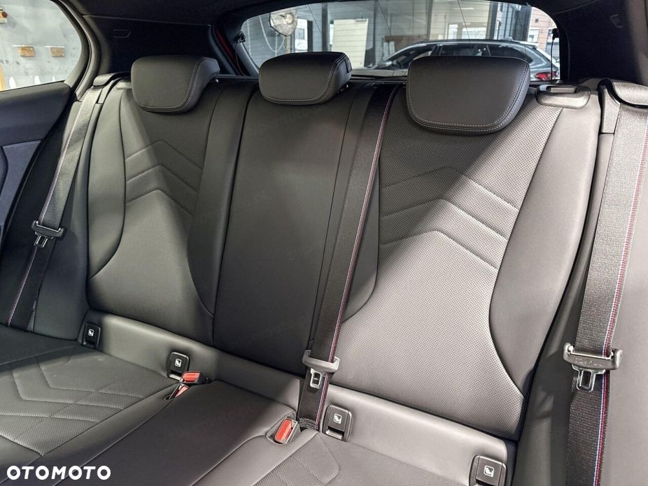 BMW Seria 1 120 mHEV - 17