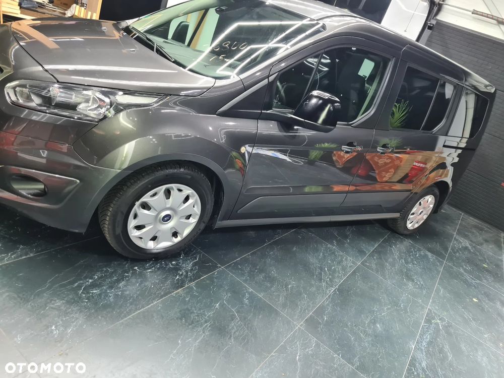 Ford Tourneo Connect Grand - 19