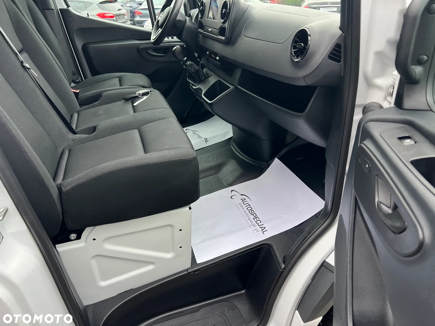 Mercedes-Benz Sprinter - 24