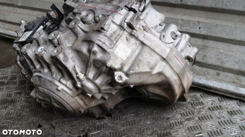 ゅぅページ Beżowe wysokie trampki Converse na sznurówki, z cholewką