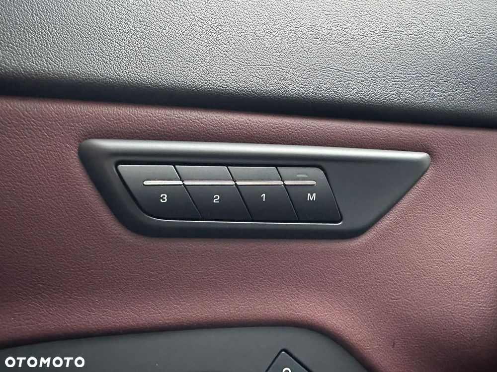 Jaguar E-Pace 2.0 P200 mHEV AWD R-Dynamic S - 14