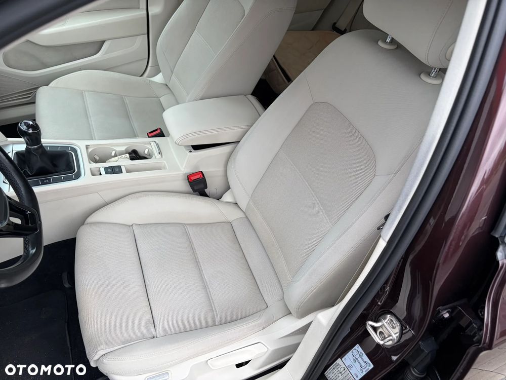 Volkswagen Passat 2.0 TDI BMT Comfortline - 11