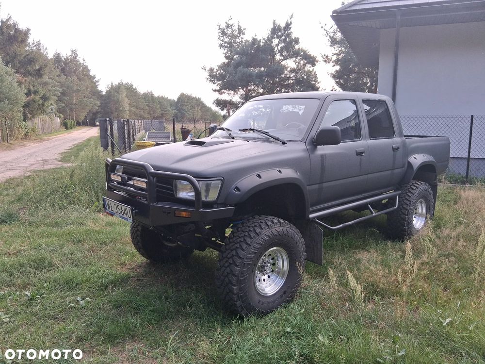 Toyota Hilux 4WD SR5 - 2