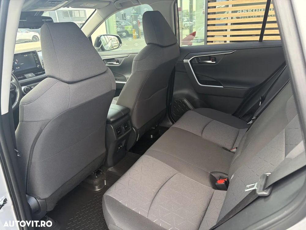 Toyota RAV4 - 10