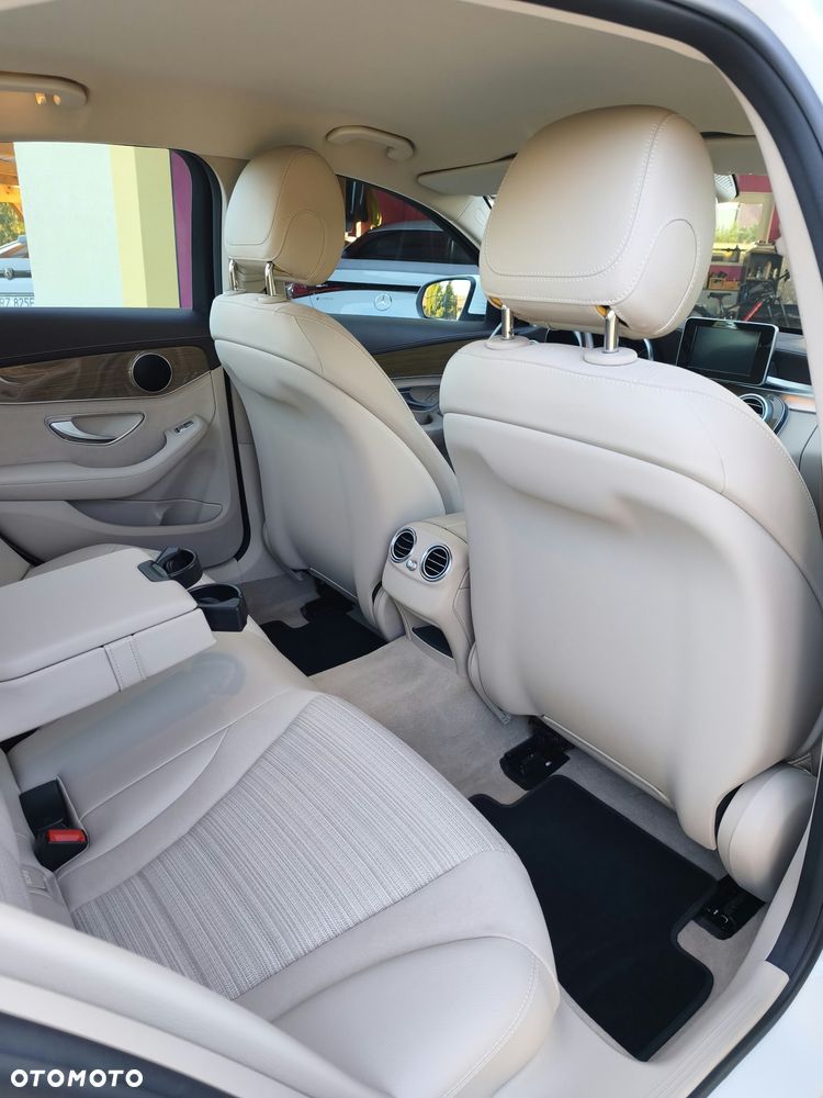 Mercedes-Benz Klasa C 200 4-Matic 7G-TRONIC - 35