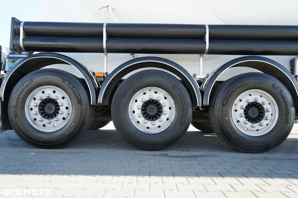 Feldbinder CEMENTONACZEPA / 5 KOMÓR / 40 000 L / DO MATERIAŁÓW SYPKICH / OSIE SAF / ALUFELGI - 18