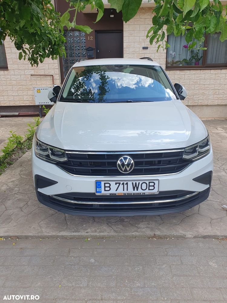 Volkswagen Tiguan - 1
