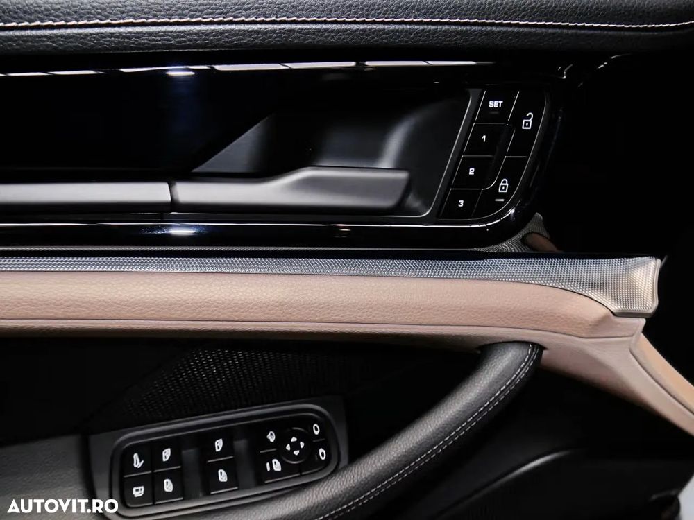 Porsche Panamera 4 E-Hybrid - 21