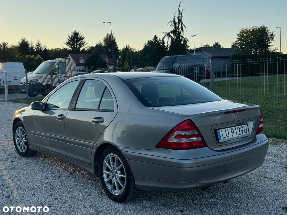 Mercedes-Benz C-Class 2006 photo 5