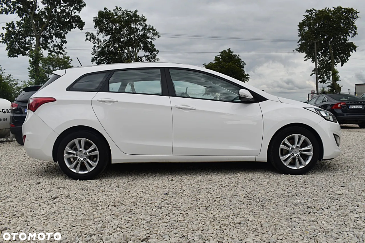 Hyundai i30 1.6 D Premium - 9