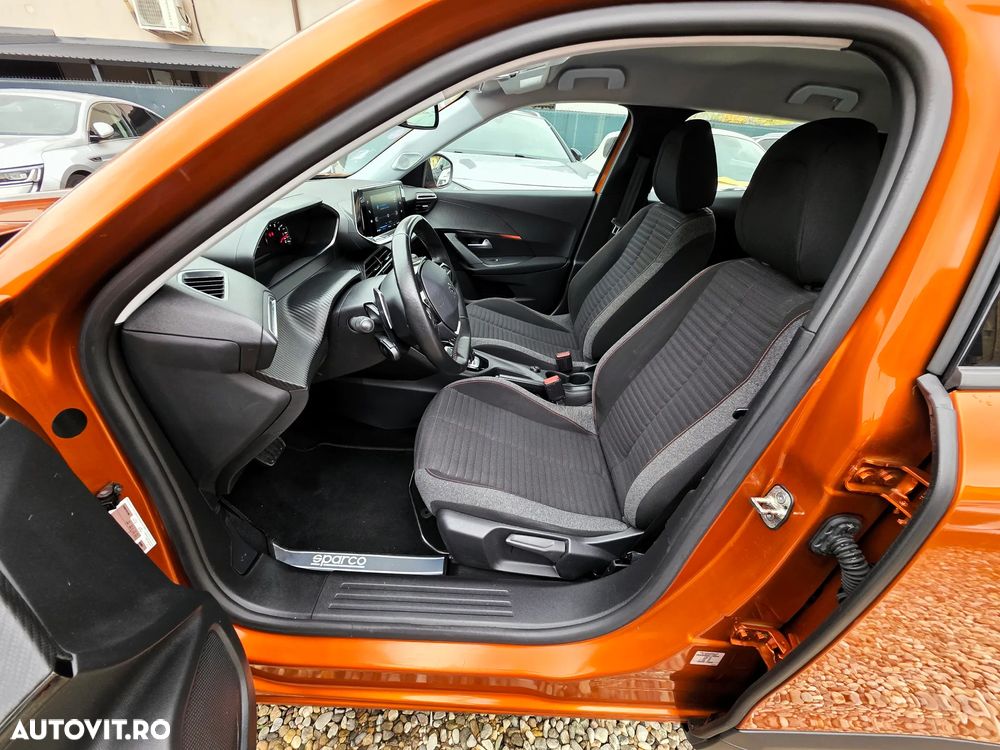 Peugeot 2008 1.2 L PureTech STT EAT8 Allure - 22