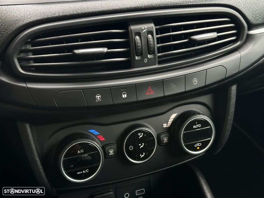 Fiat Tipo Station Wagon 1.3 M-Jet Lounge - 24