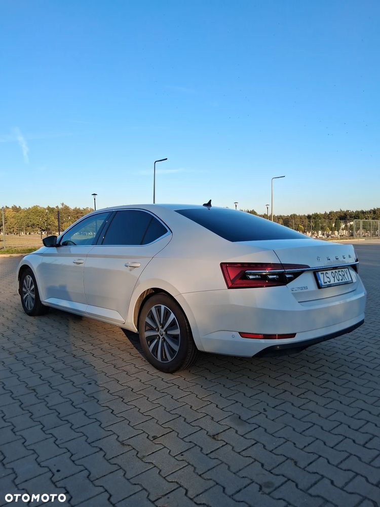 Skoda Superb 2.0 TDI SCR Style DSG - 4