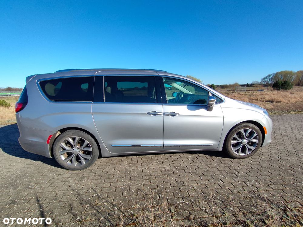 Chrysler Pacifica - 10