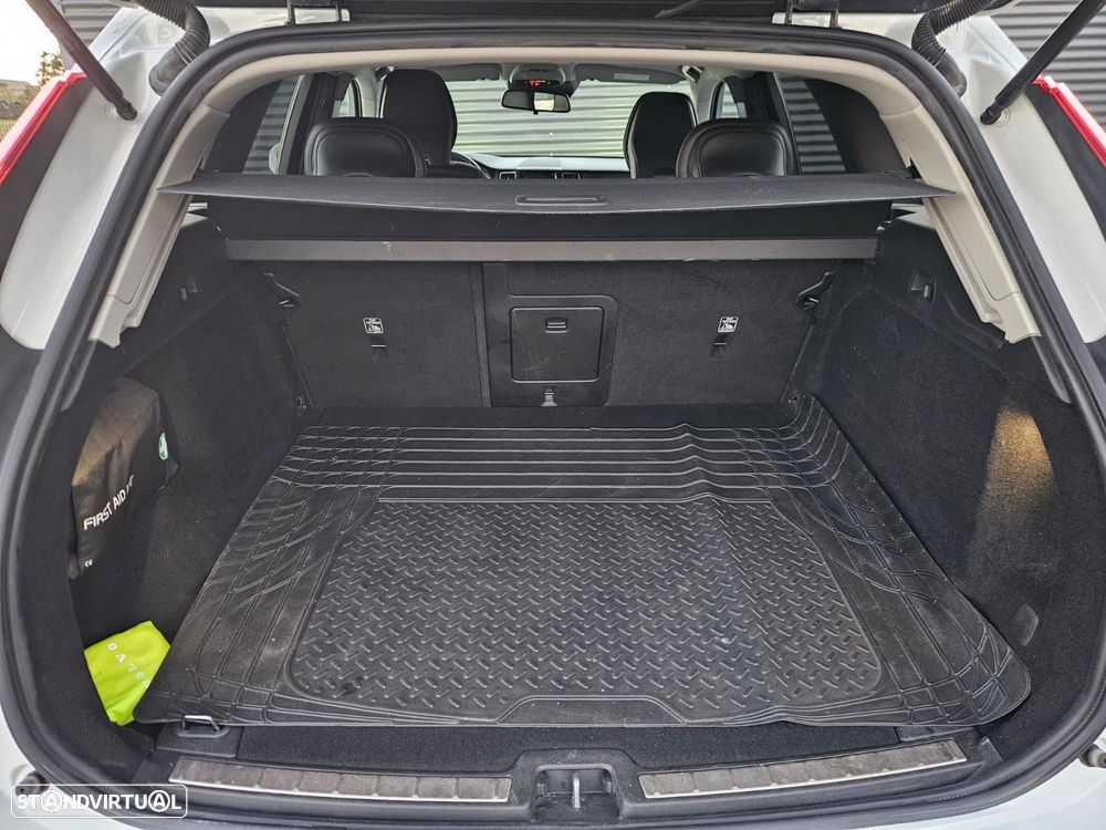 Volvo XC 60 2.0 D4 Momentum - 41