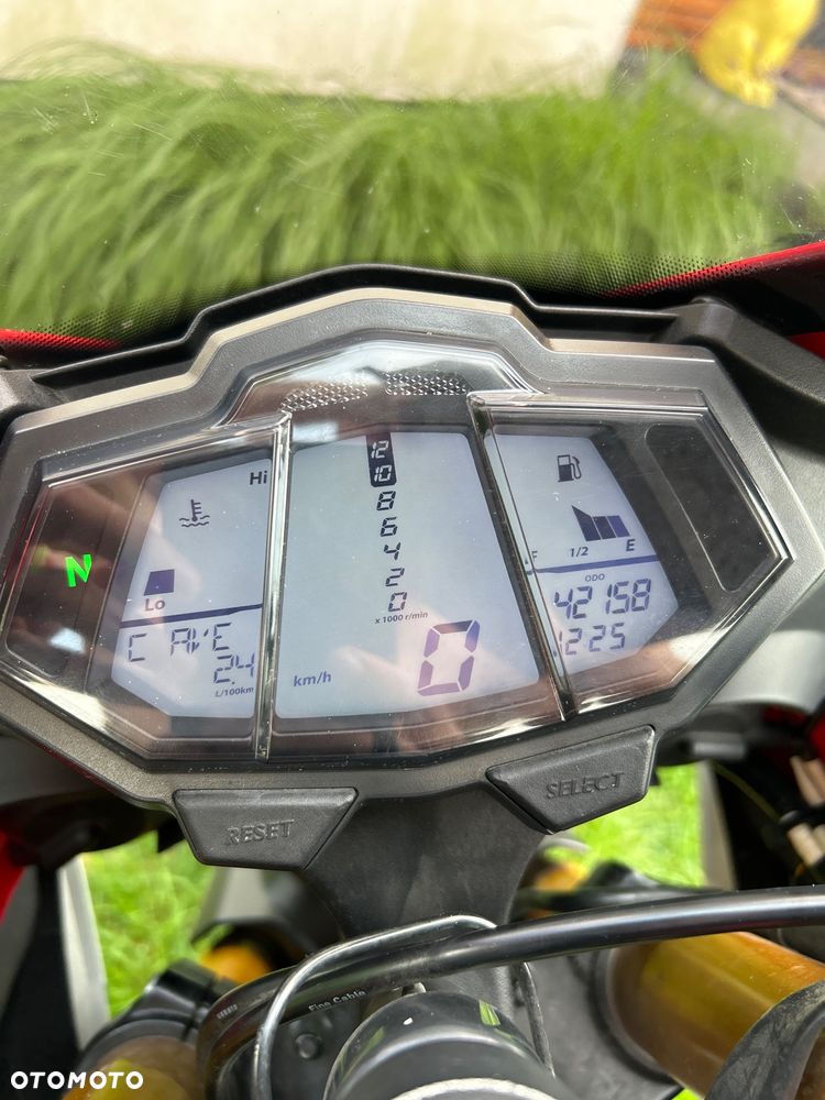 Yamaha YZF - 8
