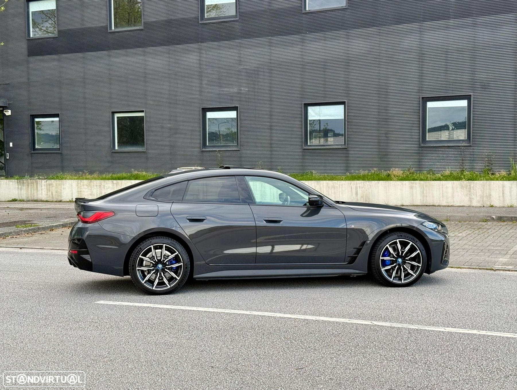 BMW i4 eDrive40 Desportiva M - 17