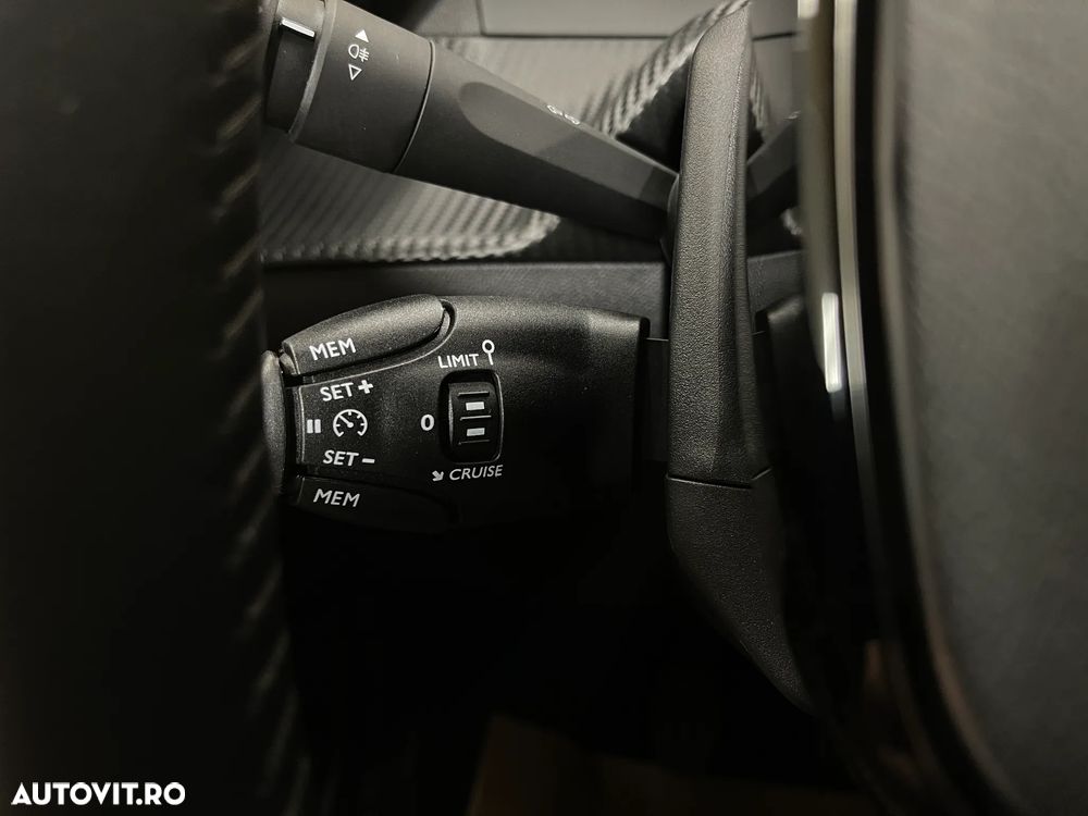 Peugeot 2008 1.2 L PureTech STT Allure - 24