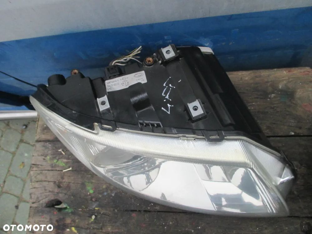 Lampa PRAWA CHRYSLER VOYAGER LIFT ZKW EUROPA - 2