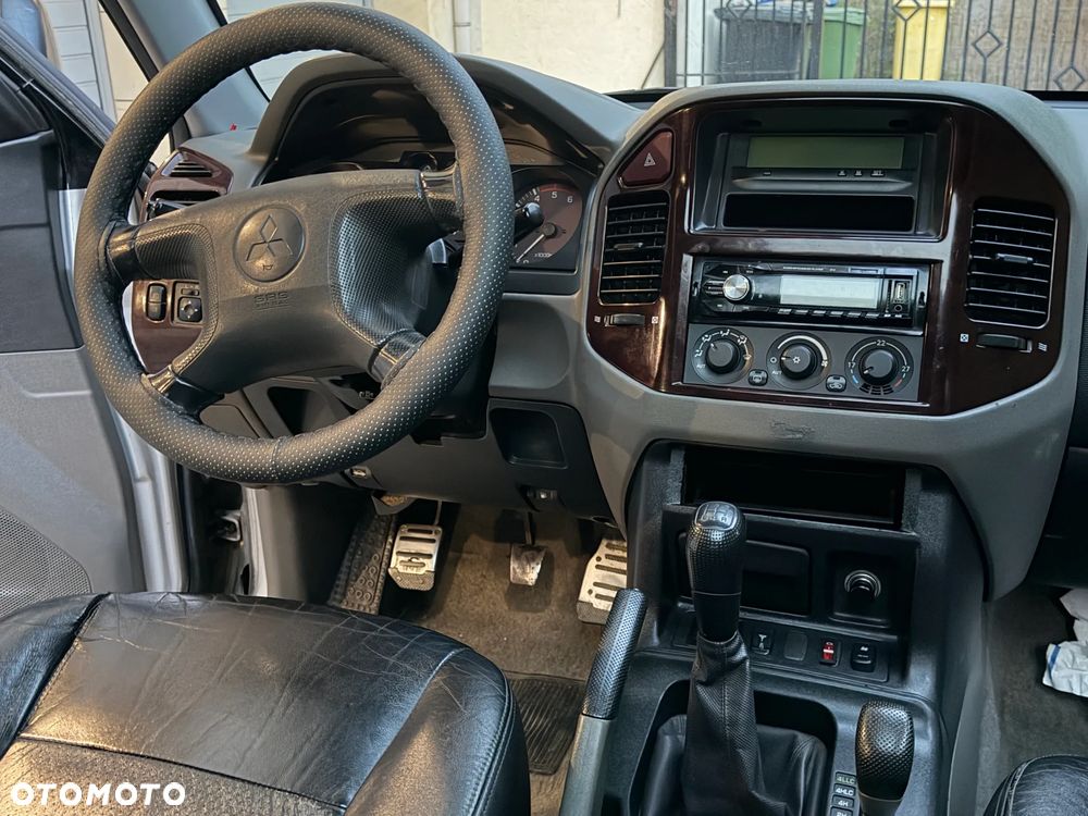 Mitsubishi Pajero - 13