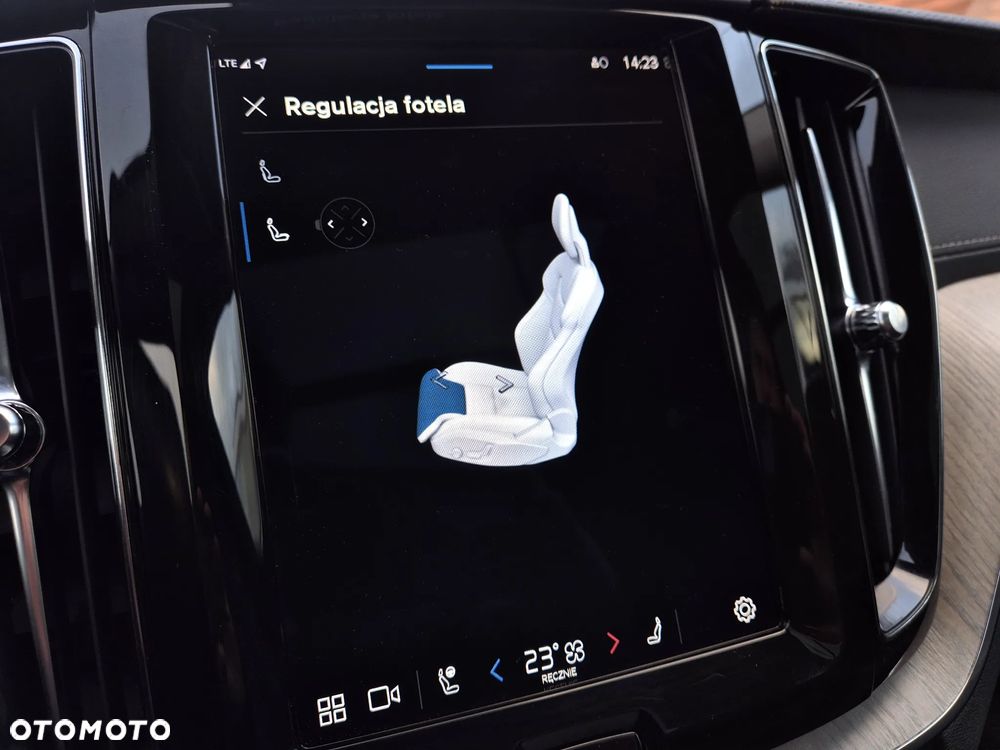 Volvo XC 60 T6 Plug-In Hybrid AWD Inscription - 24