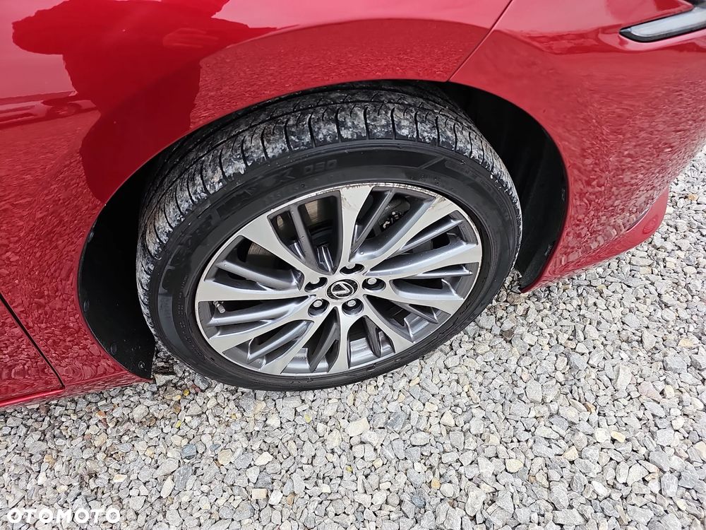 Lexus ES 300h Business Edition - 31