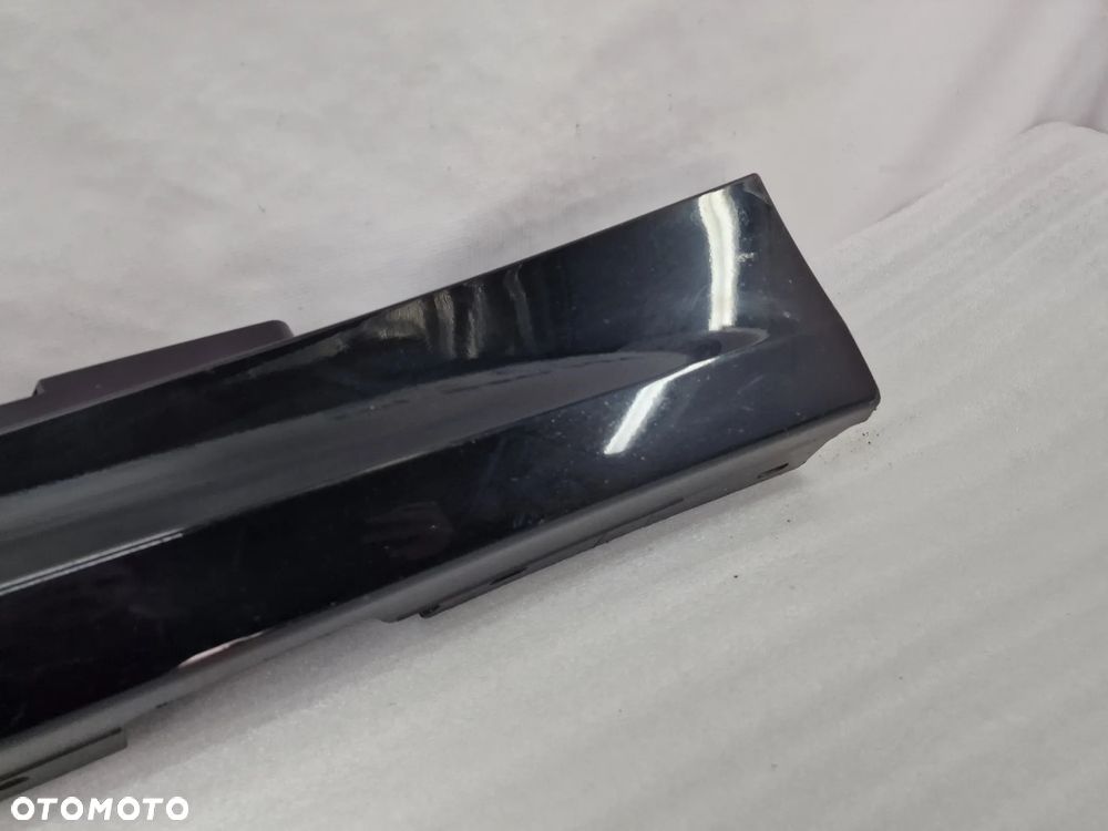 BMW E87 LIFT 07- PRAWA LISTWA PROGOWA PRZEDNIA PRZÓD / NAKŁADKA PROGU , NR 5177-7184354 / 7184354 , NR AUKCJI PR436 - 11