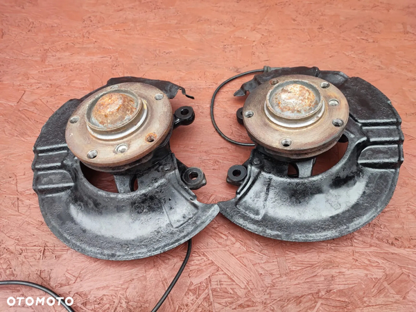 BMW E36 ORYGINALNA ZWROTNICA PRZÓD LEWA / PRAWA + CZUJNIK ABS. O NR: 1 092 080 / 1 092 079 / 1 136 791 / 1 136 792 / 1 163 027 OEM. BARDZO DOBRY STAN.