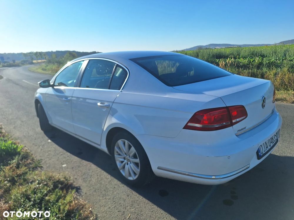 Volkswagen Passat - 4
