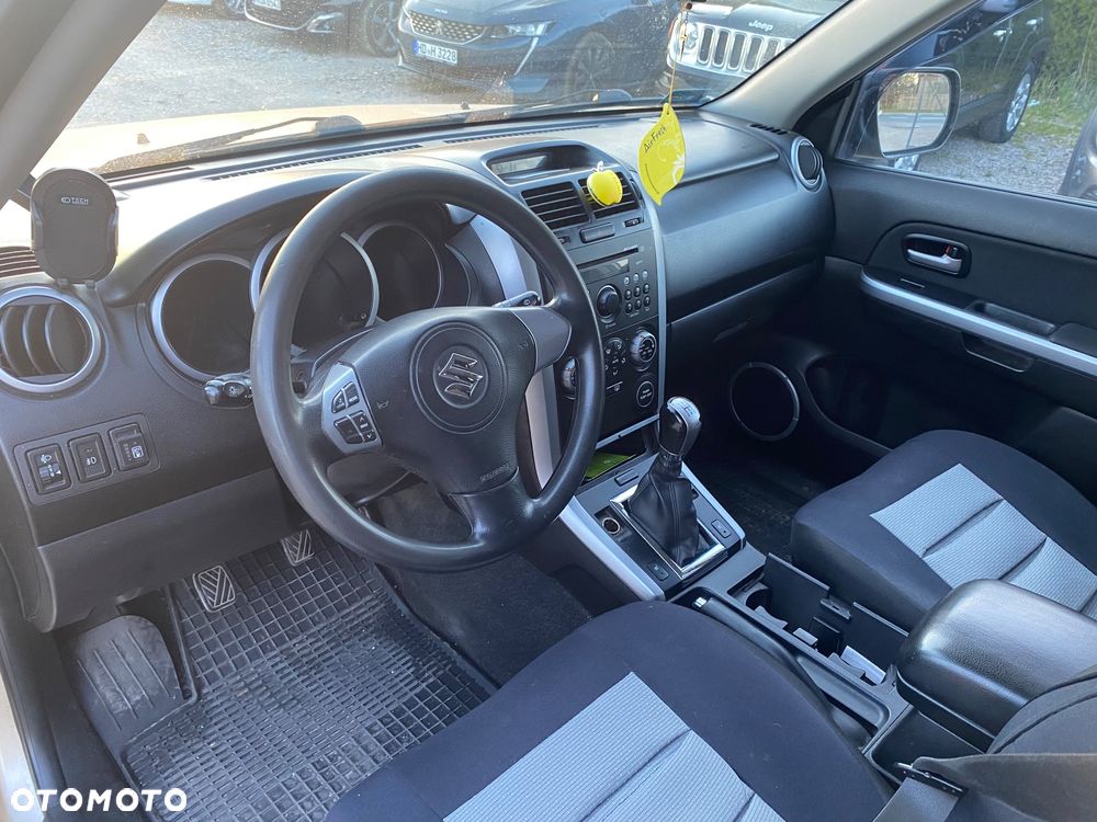 Suzuki Grand Vitara 2.0 De luxe - 21