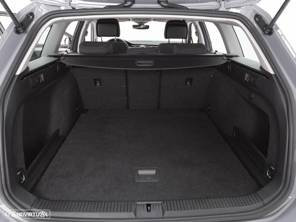 VW Passat Variant 2.0 TDI Business DSG - 14