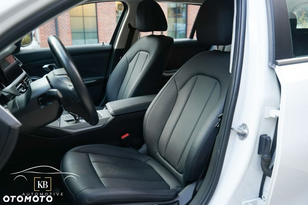 BMW Seria 3 318i - 34
