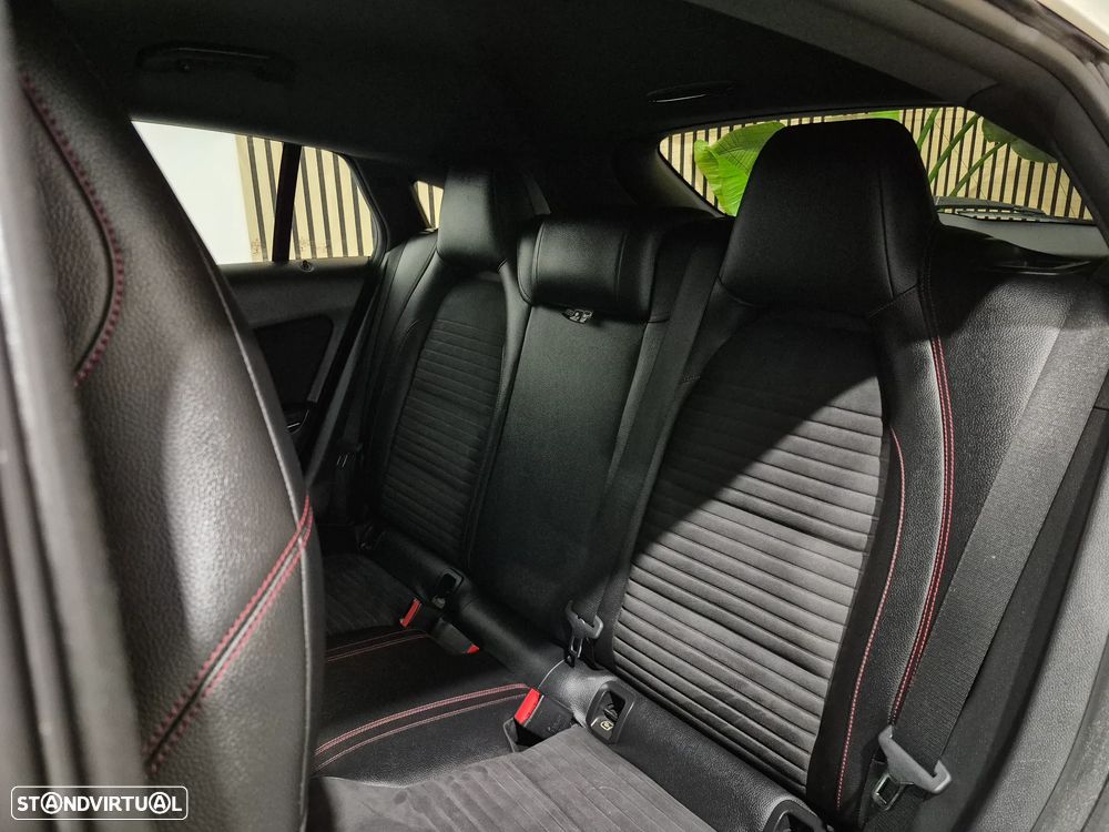 Mercedes-Benz CLA 180 d Shooting Brake AMG Line - 32